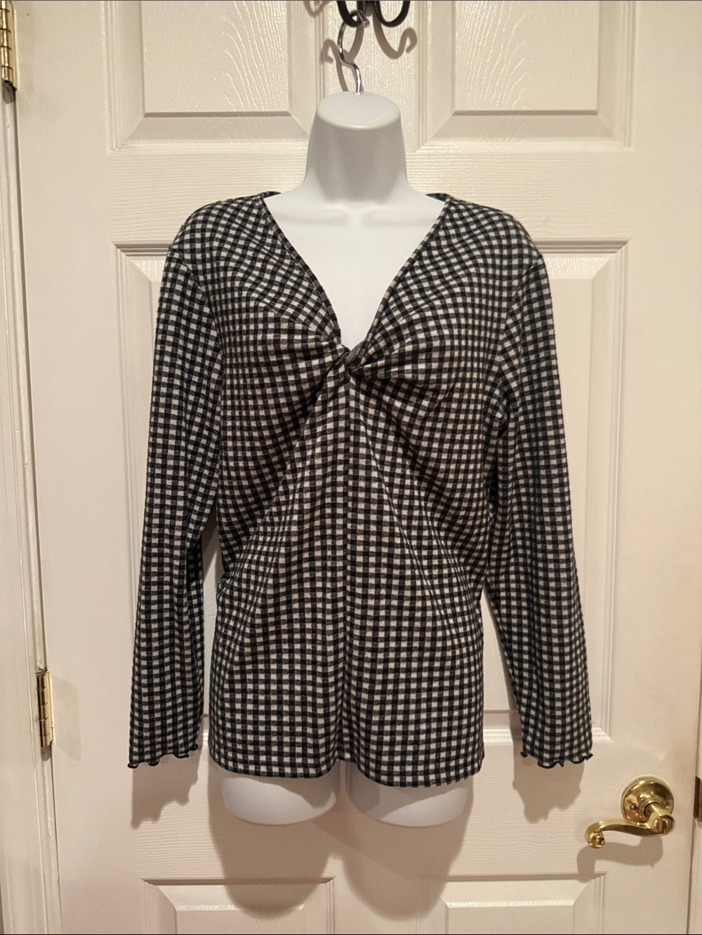 Old Navy Black and White Gingham Twist-Front Long Sleeve Top